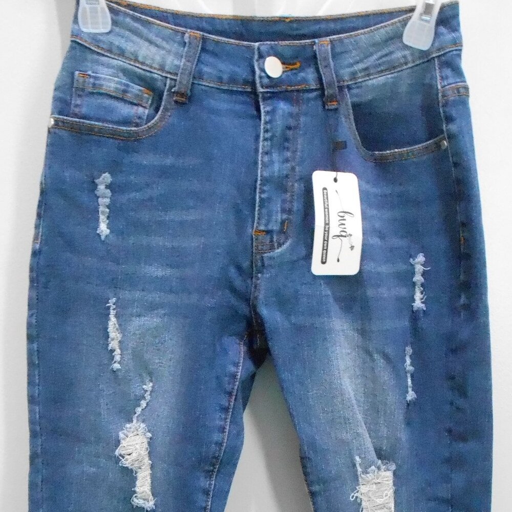 Bwq Women's Distressed Blue Jean Capris Sz-26- Beautiful Women Be Your Own Queen